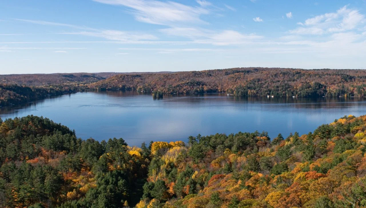 Huckleberry lookout trail on muskoka hiking tour